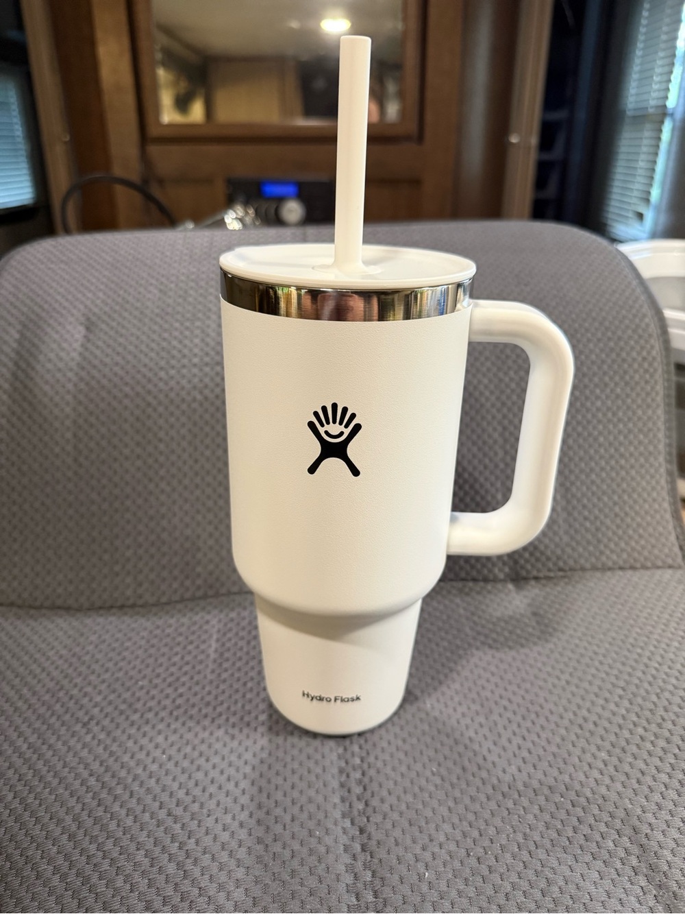 Hydro Flask White Travel Tumbler with Handle and Straw